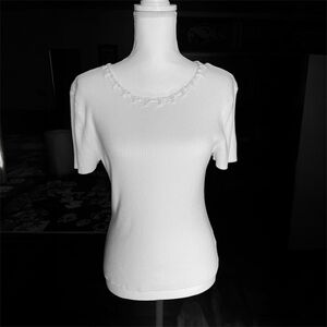 Elegant White Ribbed Women's Top Stretchy size medium